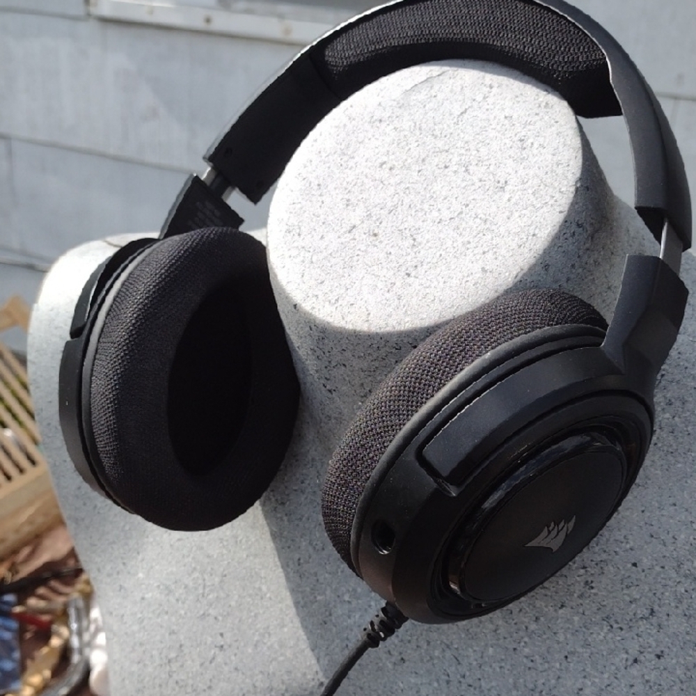 Corsair HS35 Black Over-Ear Headphones NWOT